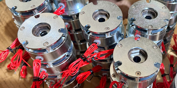 微型電機能用0.3KG失電制動器嗎? 微型電機能用0.3KG失電制動器嗎?